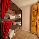 De La Luna Hostel *