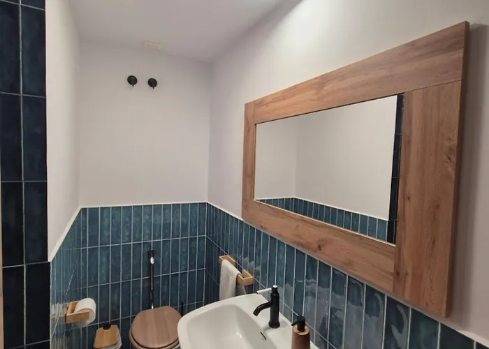 De La Luna بيت شباب